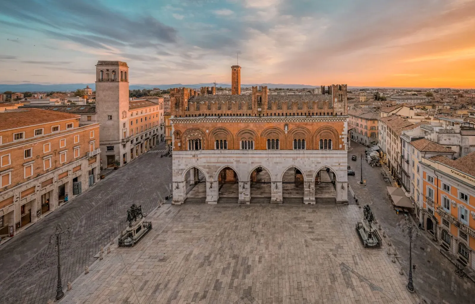 Il Gotico: la facciata più instagrammata di Piacenza